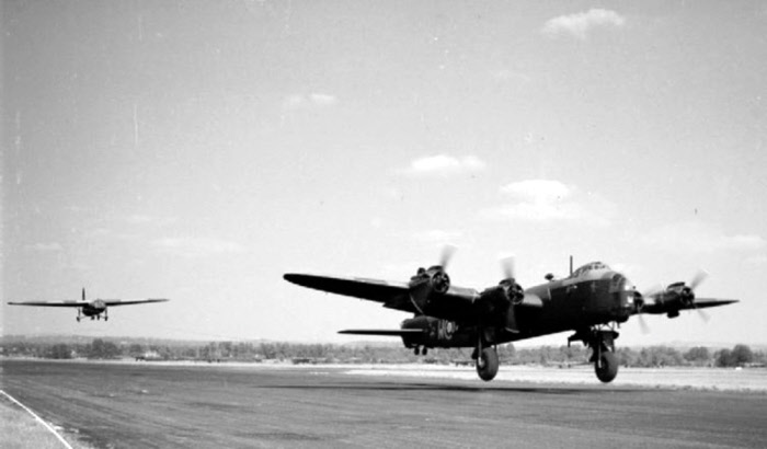 Stirling towing Horsa Glider