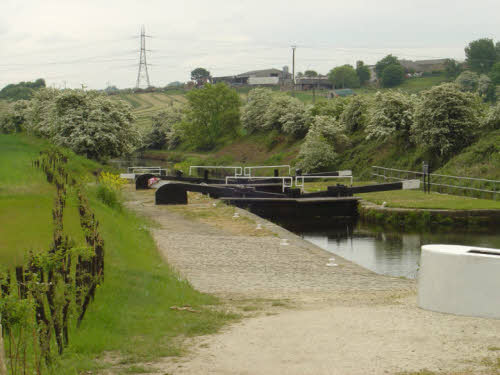 Healey Figure of Three Locks looking towards Horbury Bridge