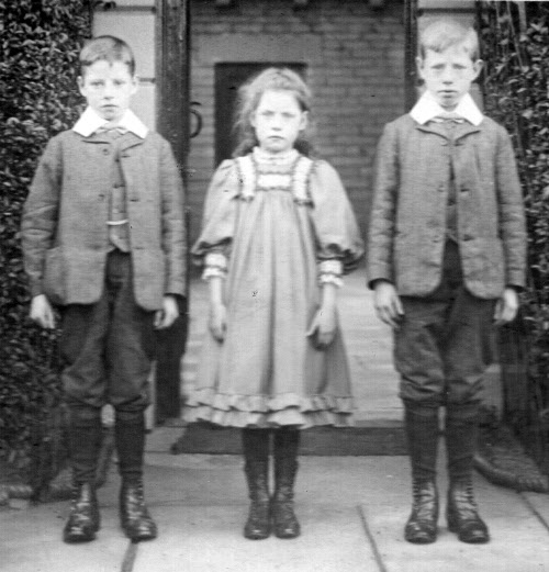 Leonard, Ada and Horace Brooke 1907