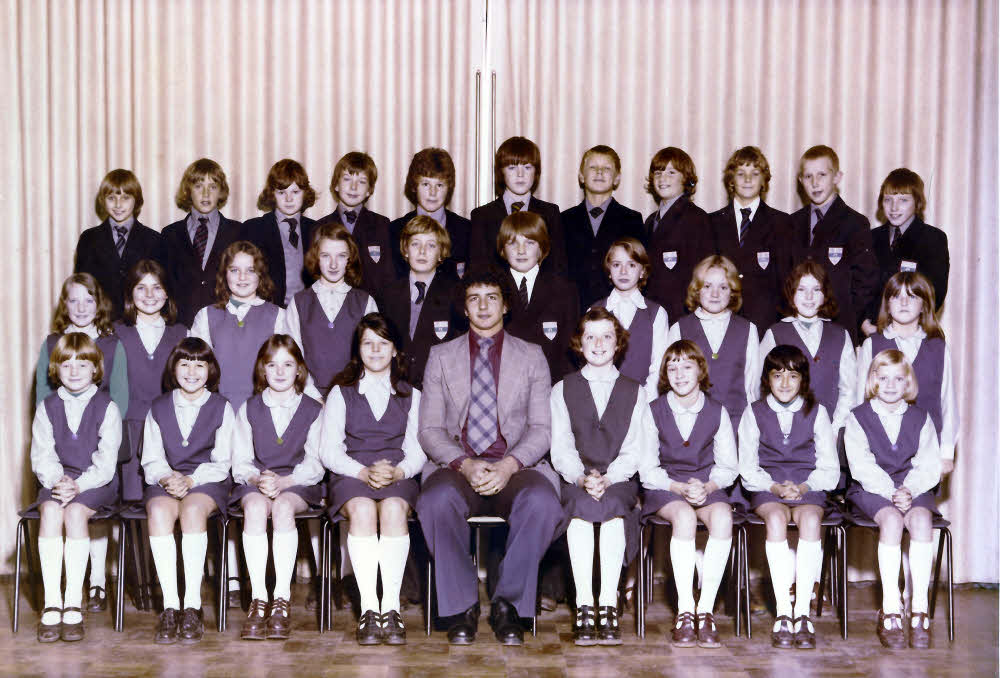 Ossett Grammar School Mr Vodden's 1st year class in 1976/77